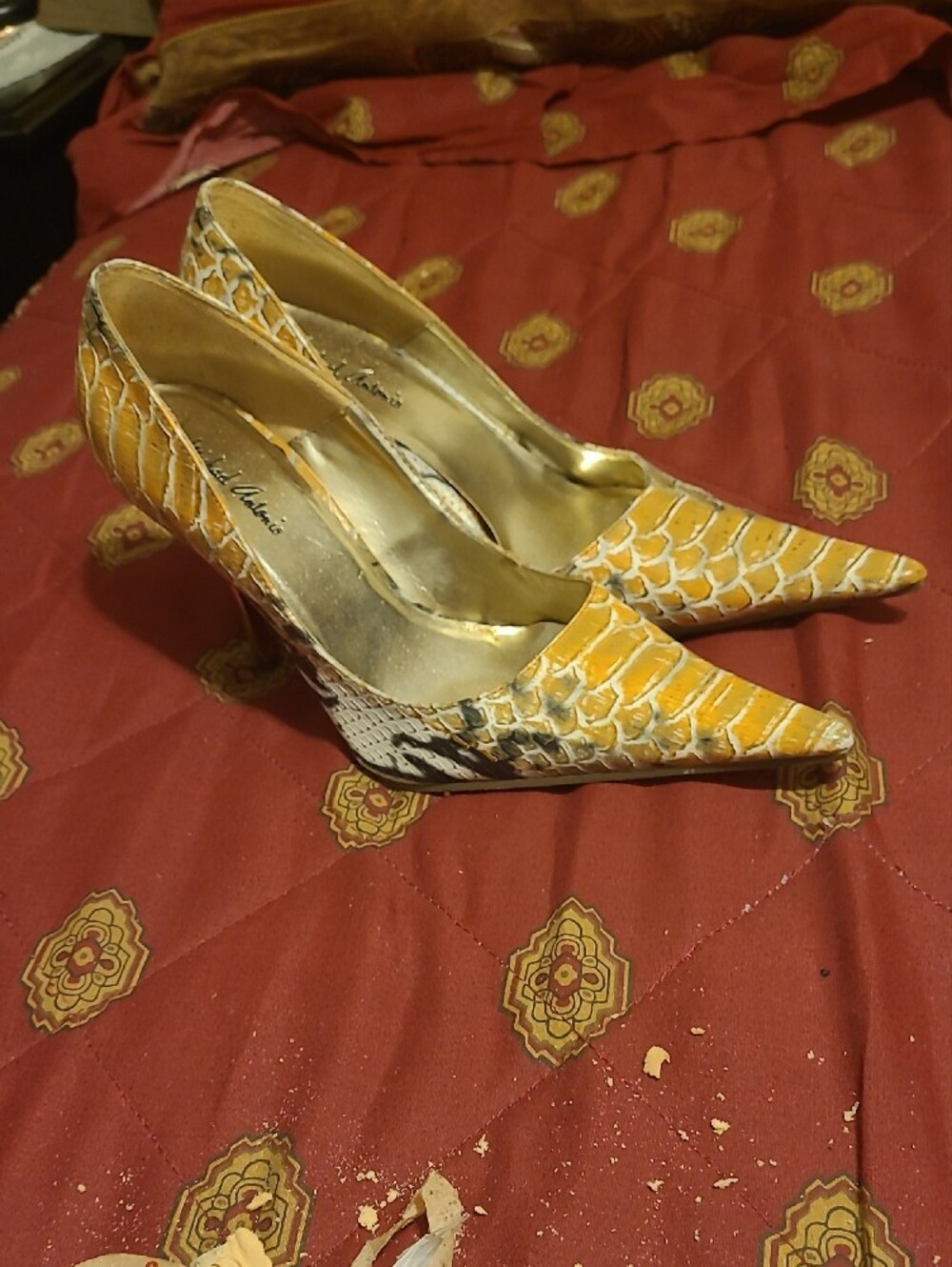 Michael Antonio Yellow Croc-Embossed Pointed Toe Pumps - Picture 2 of 6